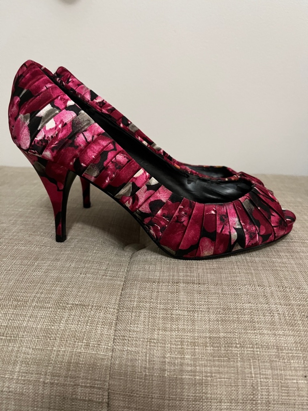 White House Black Market Fuchsia Floral Peep-Toe Heels - Picture 4 of 8